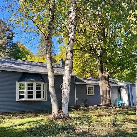 Downtown Bellaire, Close To Hiking, Biking, Golf, Lakes,Pets Friendly